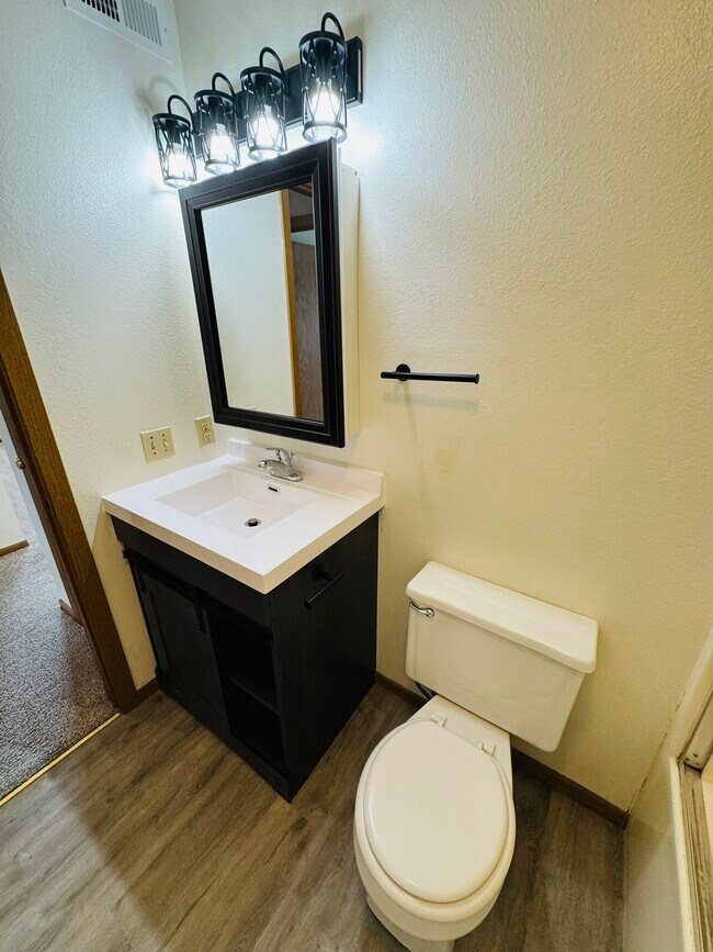 Building Photo - 156 Westside Dr