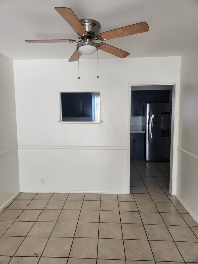 Building Photo - 613 E Washington Blvd