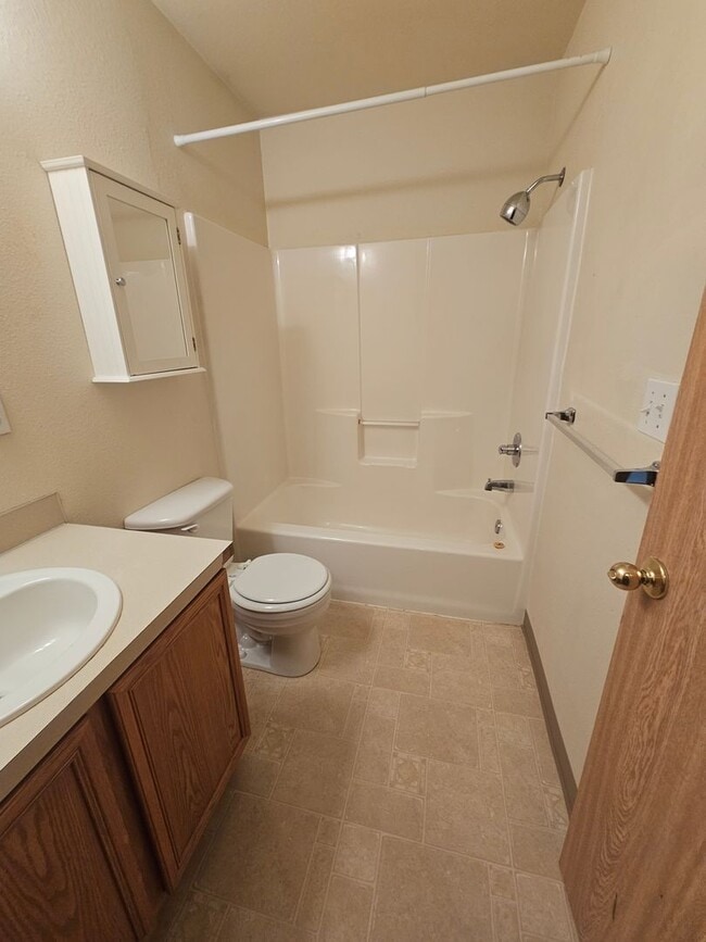 Building Photo - Beautiful Two bedroom townhome Available now!