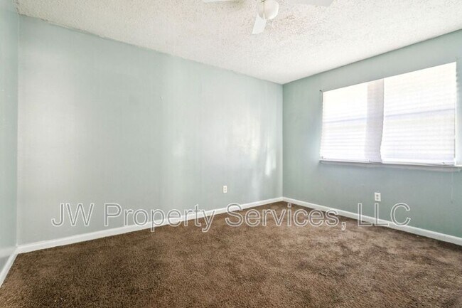 Building Photo - 206 Sunset Dr