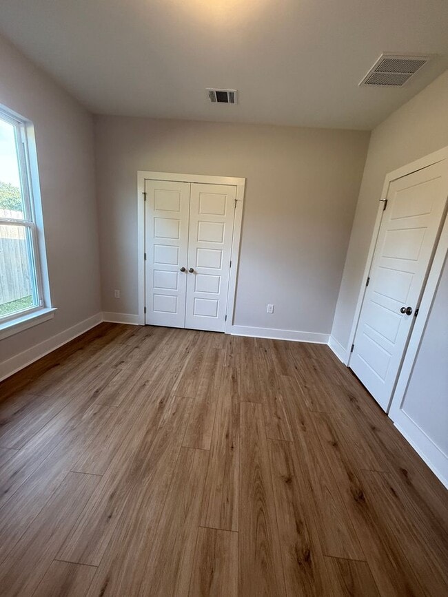 Building Photo - Must See! New 4/2 Home off Tiger Bend Rd. ...