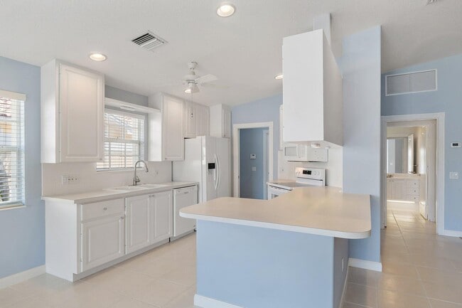 Building Photo - 9083 SE Hawks Nest Ct