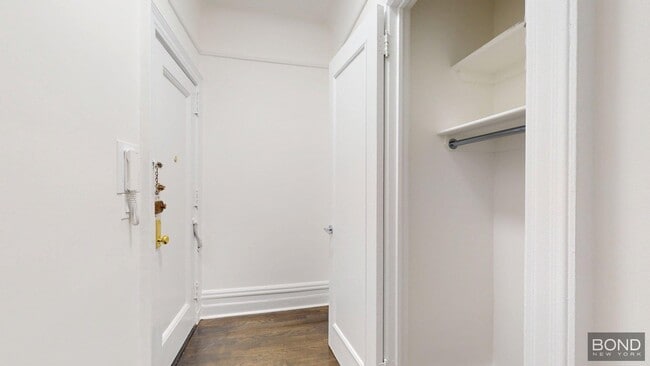 Building Photo - 200 W 58th St