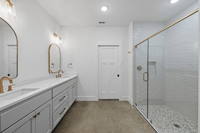 Building Photo - Brand New Custom 3 bedroom home in Granbury!