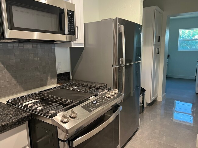 Building Photo - 514 W Turney Ave