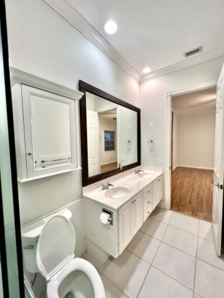 Building Photo - 148 Newcastle Dr