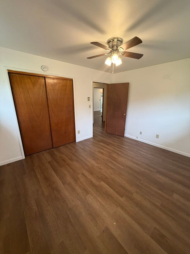 Building Photo - Home with a View!