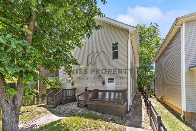 Building Photo - 1339 Mooberry St