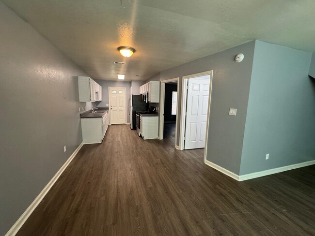 Building Photo - 215 Dixie Dr