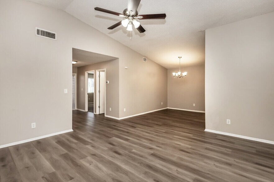 Building Photo - 5701 Longleaf Dr