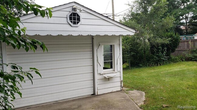 Building Photo - 1261 Pearson St