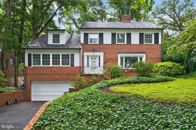 Building Photo - 7215 Rollingwood Dr