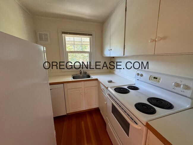 Building Photo - Campus area second floor studio apartment