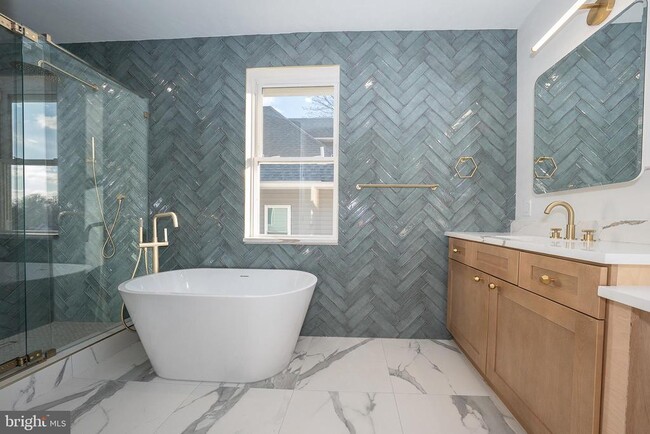 Building Photo - 314 N Essex Ave