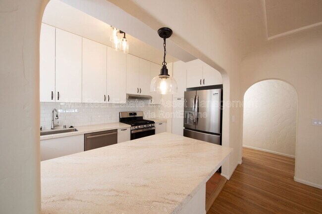 Building Photo - 1260 Ridgeley Dr