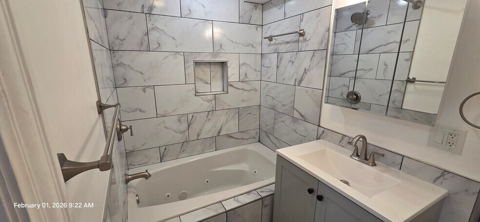 Building Photo - 3110 N Western Ave