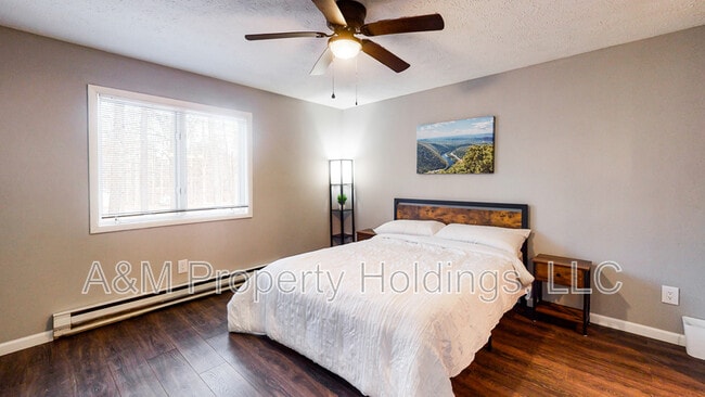 Building Photo - 3120 Greenbriar Dr