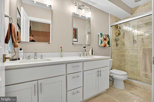 Building Photo - 1014 10th St NE