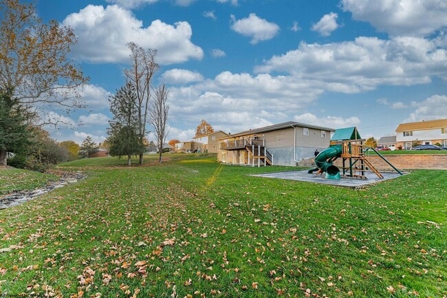 Building Photo - 670 Killarney Dr