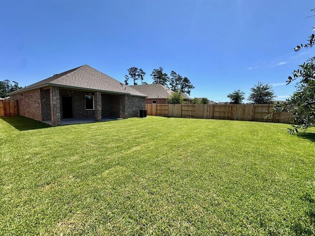 Building Photo - 6115 White Spruce Dr