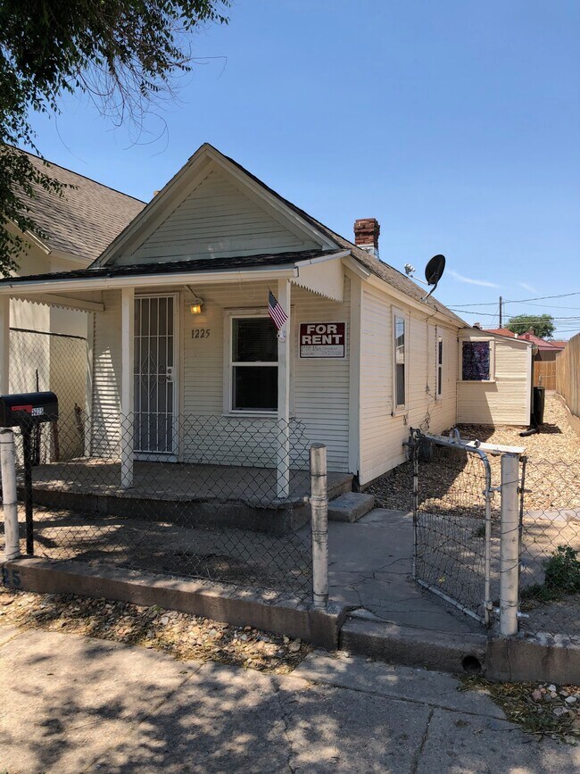 Primary Photo - 1225 Egan Ave