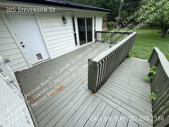 Building Photo - 305 Stevenson St