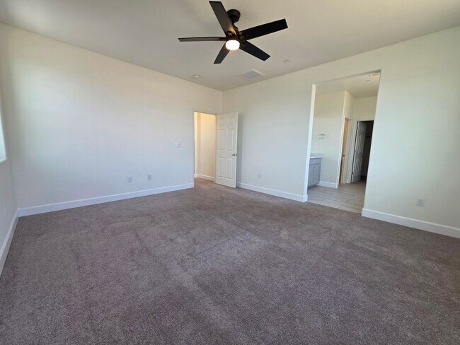 Building Photo - Newer 5 Bedroom 4.5 Bathroom in SE Visalia!! Coming soon!!