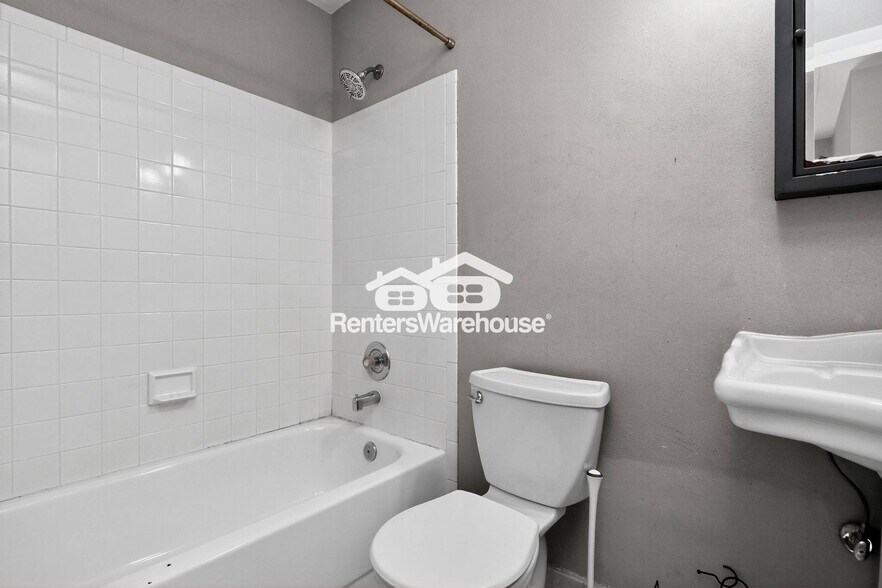 Building Photo - 16329 Taconic Cir