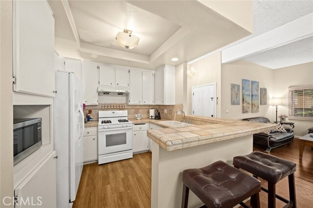 Kitchen/pic from past listing - 444 W Huntington Dr