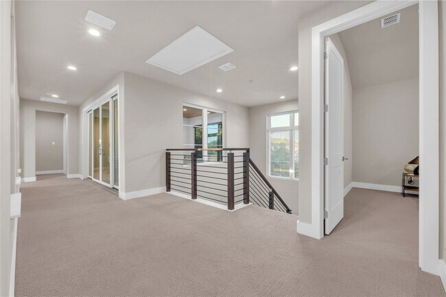 Building Photo - 201 Magnolia Ln