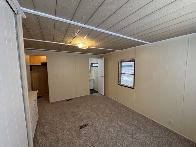 Building Photo - 1111 49th Ave Terrace W