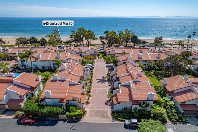 Primary Photo - Fully Remodeled 2 Bed, 2 Bath East Beach T...