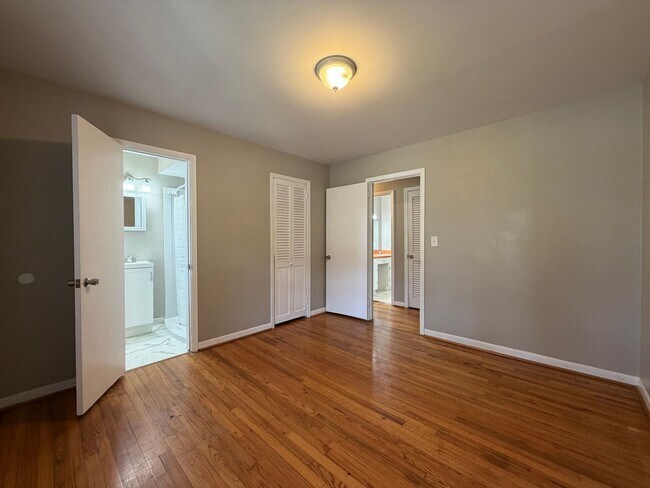 Building Photo - 105 Coker Dr