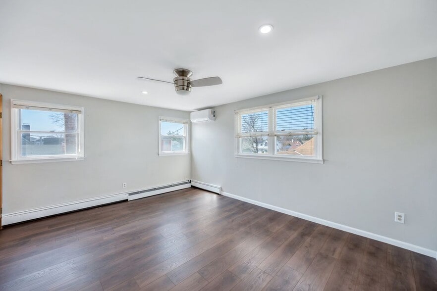 Building Photo - 45 Walnut Ln