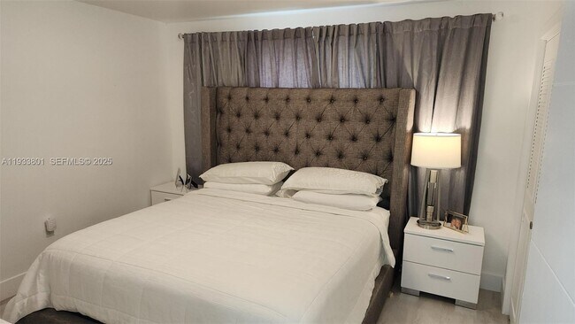 Building Photo - 3447 SW 23rd St