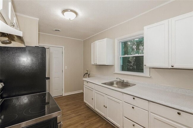 Building Photo - 1944 Washington Rd