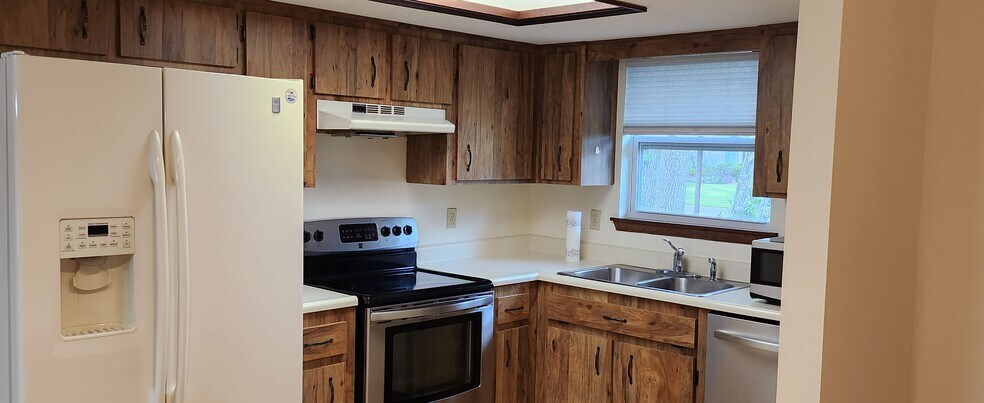 Primary Photo - 35097 Whispering Oaks Blvd
