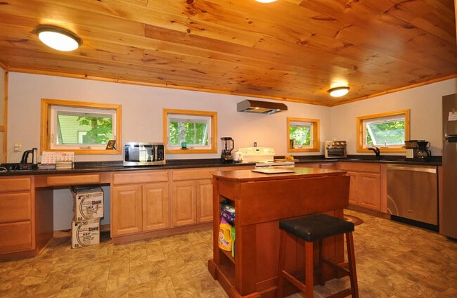 Building Photo - 38 Church St