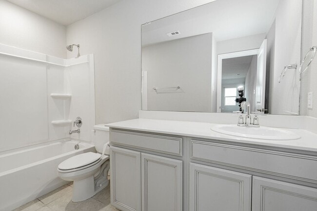 Building Photo - Stunning 3-bedroom, 2.5-bathroom with office.
