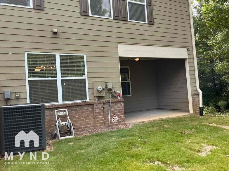 Building Photo - 1313 Stone Bay Dr SW