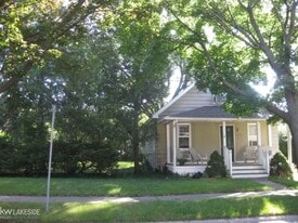 Building Photo - 1938 Wrenson Street