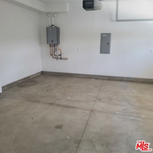 Building Photo - 13824 Bessemer St