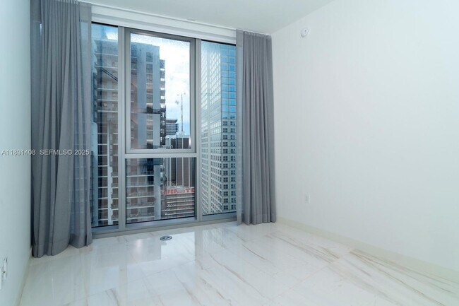 Building Photo - 300 Biscayne Blvd Way