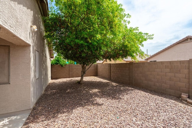 Building Photo - 12937 W Bloomfield Rd