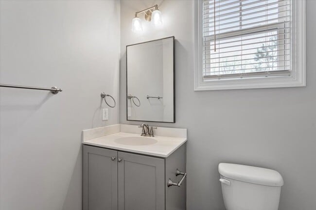 Building Photo - Charming 4 Bed, 3Bath in Clayton, NC