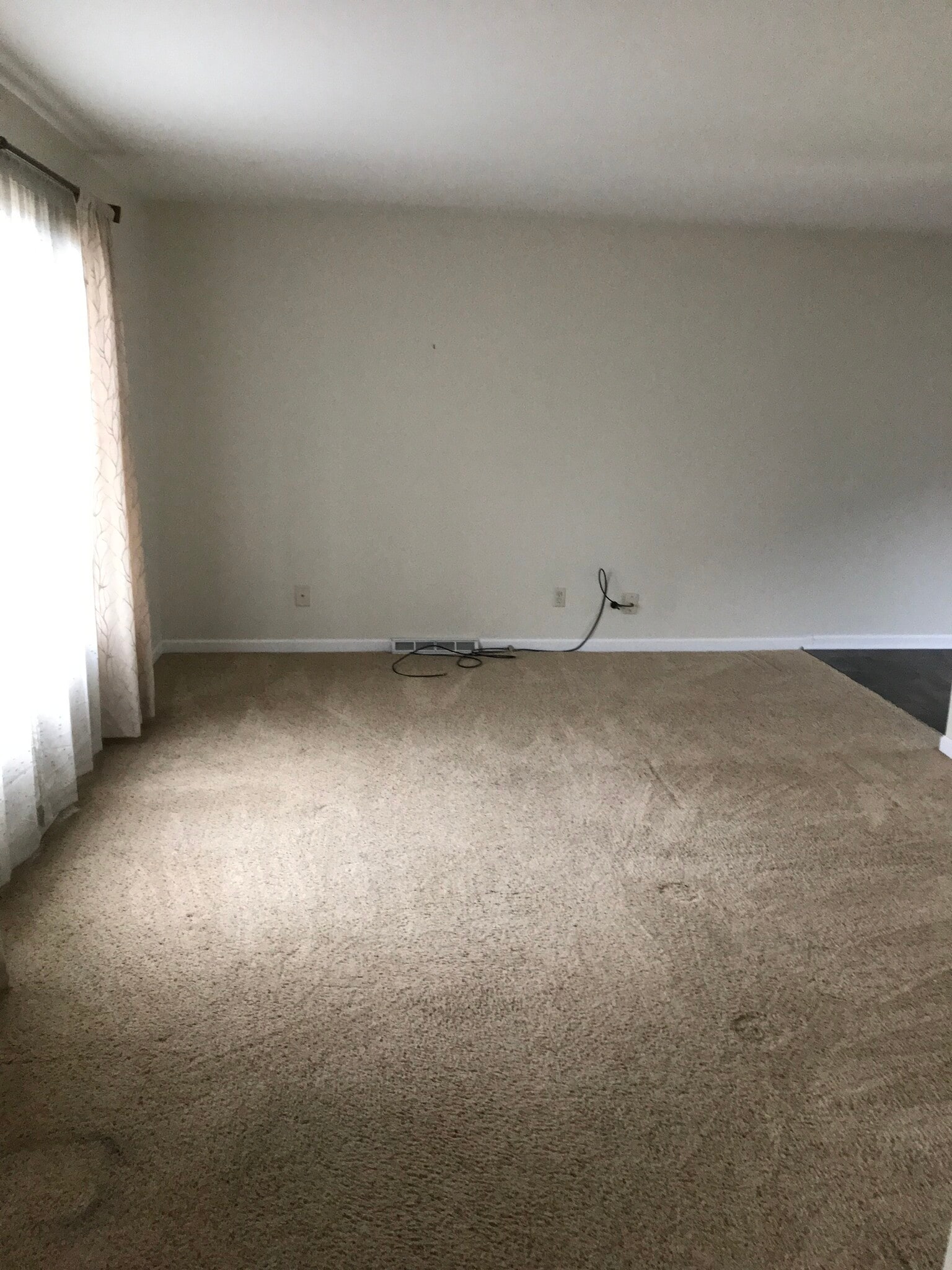 Family room - 105 Garfield Ave