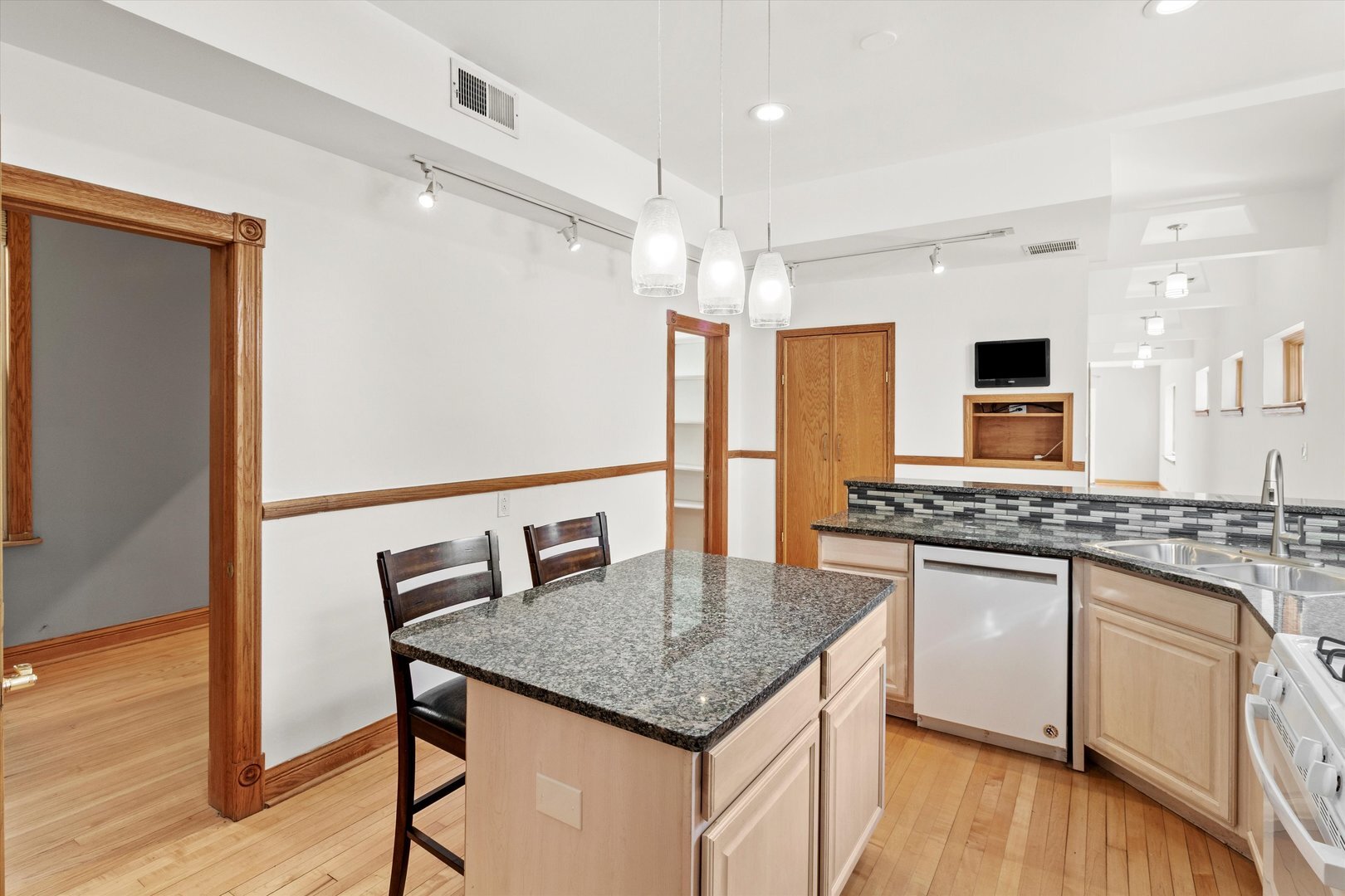 Building Photo - 911 N Fairfield Ave