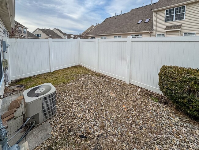 Building Photo - 927 Hunley Dr