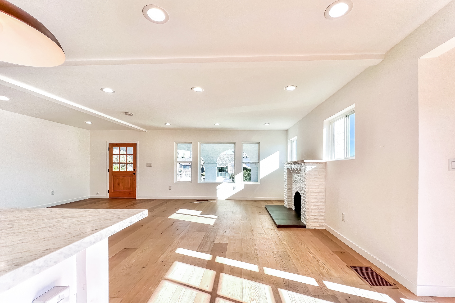 Building Photo - 103 N Kingsley Dr