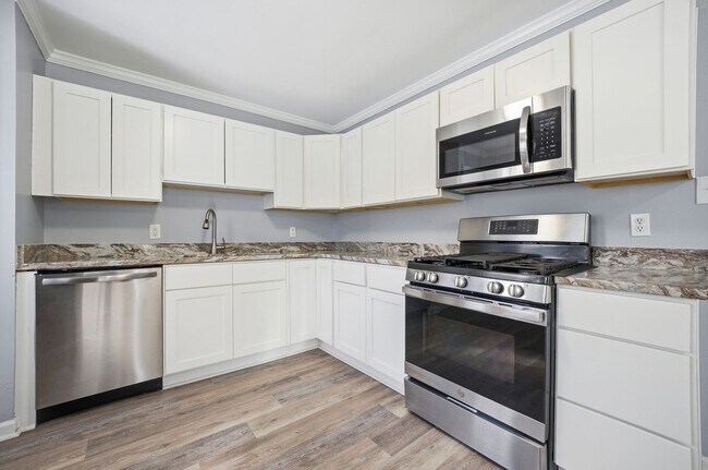 Building Photo - 723 Woodfin Rd